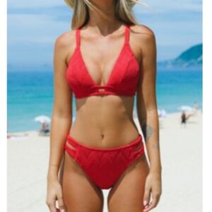 CUPSHE Spring Wave keyhole and cutout bottoms bikini